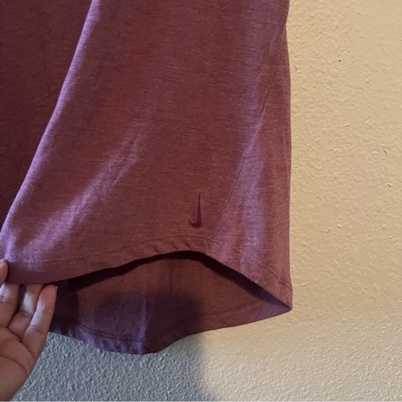 Nike Dri Fit Woman’s Tank Top Size Medium Burgundy Athletic Open Back Workout - Picture 3 of 5